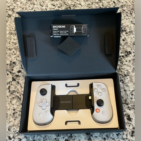 Backbone PS Edition for IPhone - Picture 10 of 11